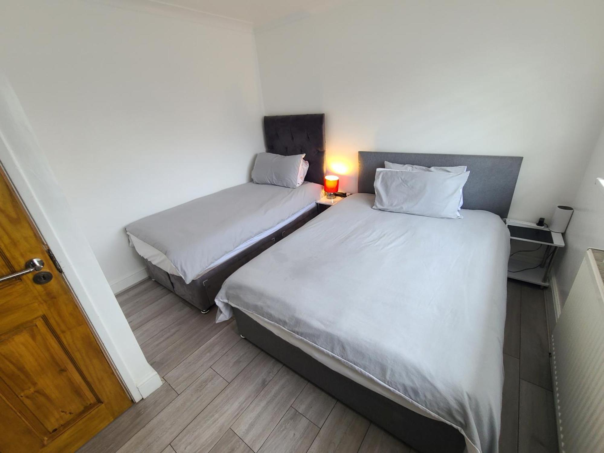 Gatwick Rooms-Travel Service-Airport Parking Ifield Dış mekan fotoğraf
